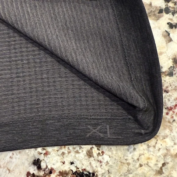 Men’s Lululemon shirt - Picture 7 of 8